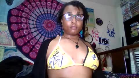 Snapshot of gardeniaspear chatting on 05/19/26, 05:25 Gardenia online show from 05/19/26, 05:25