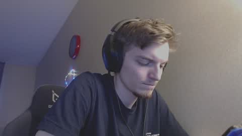 Snapshot of gasturfahe chatting on 01/02/25, 12:24 gasturfahe online show from 01/02/25, 12:24