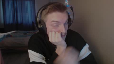 Snapshot of gasturfahe chatting on 03/10/25, 03:20 gasturfahe online show from 03/10/25, 03:20