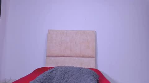 gatita13333321 online show from 02/17/25, 12:43