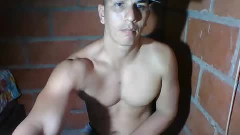 Snapshot of gattitosexy_95 chatting on 04/30/26, 04:24 gattitosexy_95 online show from 04/30/26, 04:24