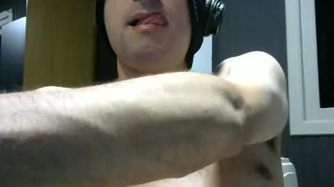 Snapshot of gauchors21 chatting on 01/05/25, 03:00 gauchors21 online show from 01/05/25, 03:00