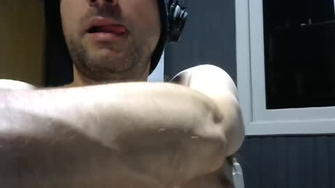 Snapshot of gauchors21 chatting on 02/21/25, 02:39 gauchors21 online show from 02/21/25, 02:39