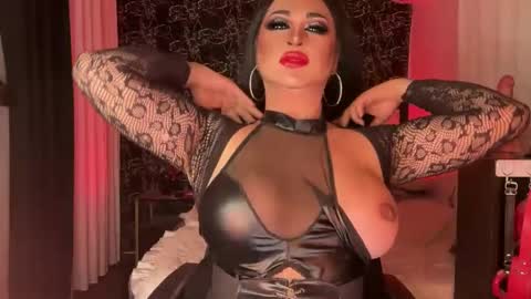 Snapshot of gaylecious chatting on 02/05/25, 04:36 gayle online show from 02/05/25, 04:36