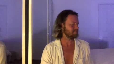 gcsurfer81 online show from 10/21/25, 08:37