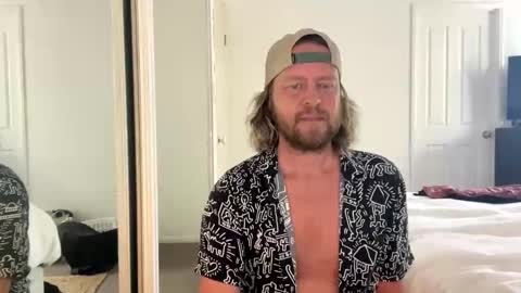 gcsurfer81 online show from 10/28/25, 12:25