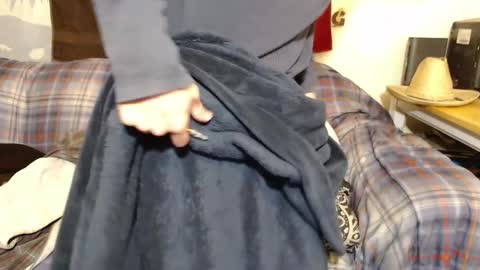 Snapshot of gdanch chatting on 01/16/25, 04:18 G online show from 01/16/25, 04:18