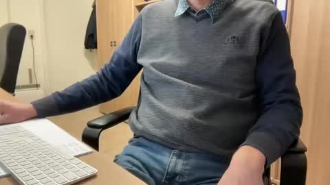 Snapshot of geertjem chatting on 12/02/24, 10:50 geertjem online show from 12/02/24, 10:50