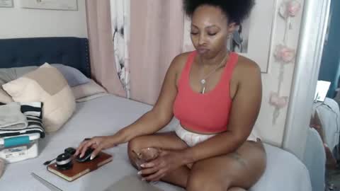 Snapshot of geishapaige chatting on 09/29/25, 10:20 The Empress online show from 09/29/25, 10:20