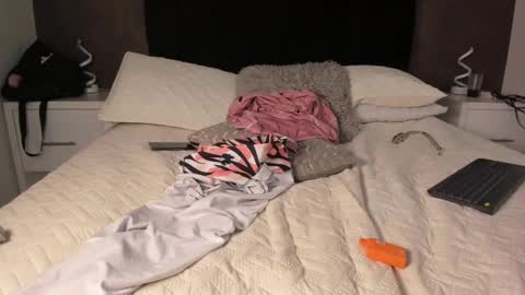 Snapshot of gemarodriguez_ chatting on 02/18/25, 05:09 Gemma online show from 02/18/25, 05:09