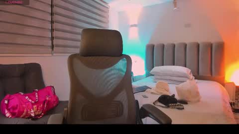 Gemma online show from 11/10/25, 04:11