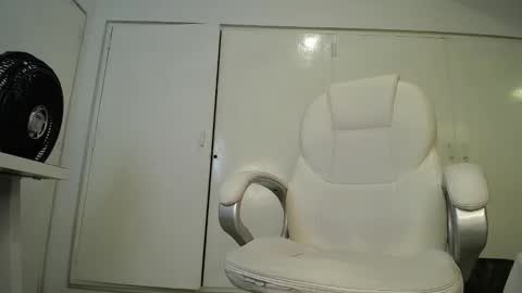 Snapshot of genesis_moretz chatting on 01/21/25, 03:37 GENESIS online show from 01/21/25, 03:37