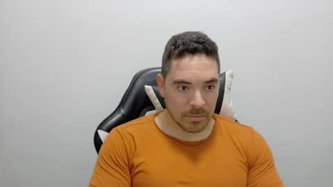 Snapshot of genesis_wb chatting on 10/25/25, 10:48 genesis_wb online show from 10/25/25, 10:48