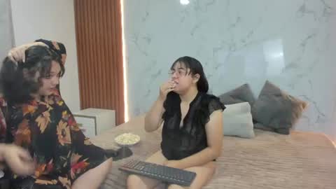 genesis_y_moon online show from 06/27/26, 10:42