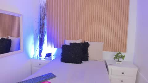     online show from 02/25/26, 01:43