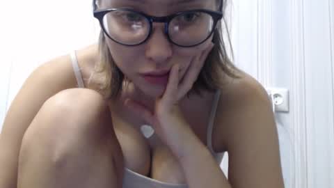 Snapshot of genev__ievee chatting on 11/13/25, 02:16 genev__ievee online show from 11/13/25, 02:16