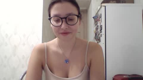 Snapshot of genev__ievee chatting on 11/14/25, 03:05 genev__ievee online show from 11/14/25, 03:05