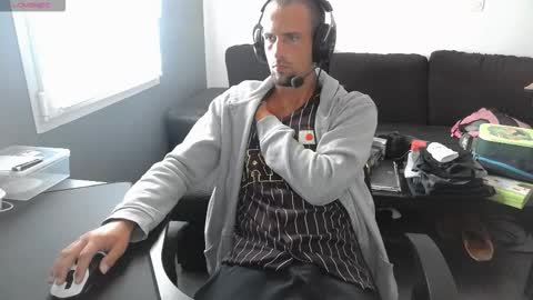 Snapshot of genie_lamps chatting on 10/11/25, 01:20 Edouard online show from 10/11/25, 01:20