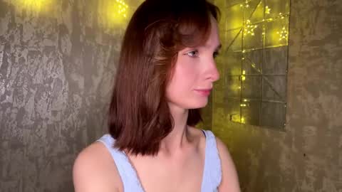 Snapshot of genieflug chatting on 05/03/26, 01:28 Riana online show from 05/03/26, 01:28