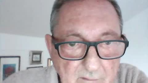 Snapshot of georg1412 chatting on 06/12/26, 03:11 georg1412 online show from 06/12/26, 03:11
