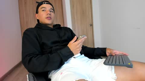 Snapshot of george_cams1 chatting on 06/05/26, 02:40 Jorge online show from 06/05/26, 02:40