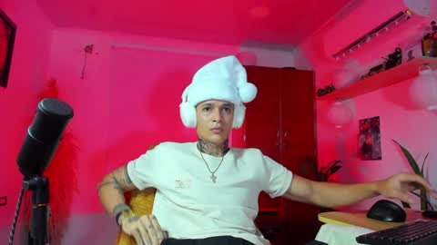 independent model online show from 12/25/24, 02:46