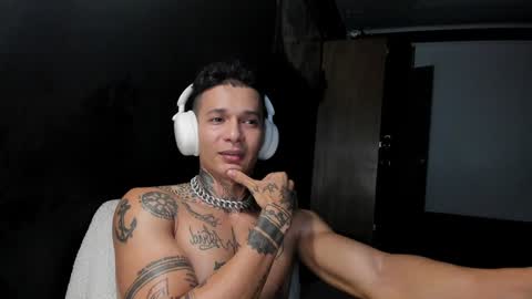 independent model online show from 01/12/25, 08:25