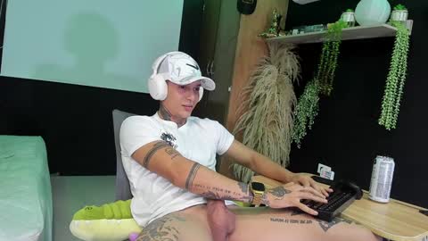 independent model online show from 02/07/25, 04:27