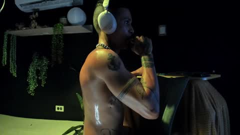 independent model online show from 02/08/25, 07:26