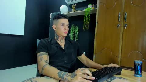 independent model online show from 02/14/25, 05:51