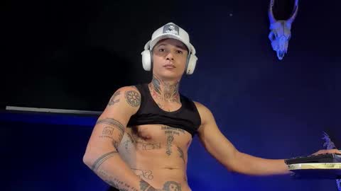 independent model online show from 03/19/26, 03:16