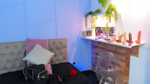 Georgina Coule online show from 12/21/24, 12:06