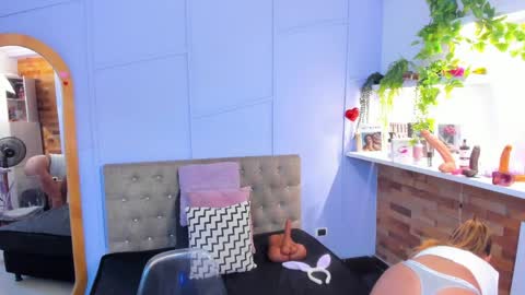 Georgina Coule online show from 04/05/26, 12:02