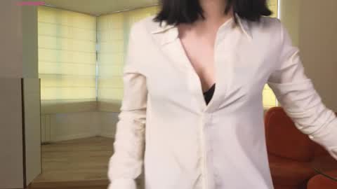 My name is Kelly online show from 10/04/25, 03:15