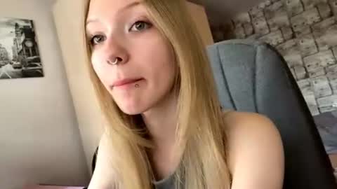 Snapshot of gertrudeuran chatting on 06/28/26, 04:29 Sophie online show from 06/28/26, 04:29