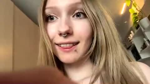 Snapshot of gertrudeuran chatting on 06/29/26, 10:15 Sophie online show from 06/29/26, 10:15