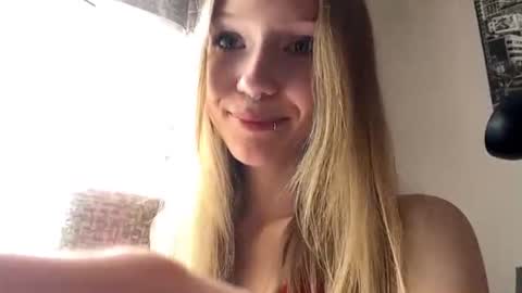Snapshot of gertrudeuran chatting on 07/15/26, 04:40 Sophie online show from 07/15/26, 04:40