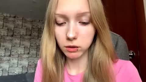 Snapshot of gertrudeuran chatting on 07/16/26, 07:14 Sophie online show from 07/16/26, 07:14