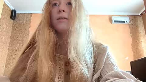 Snapshot of gertrudisturbe chatting on 05/13/26, 10:38 Kate online show from 05/13/26, 10:38