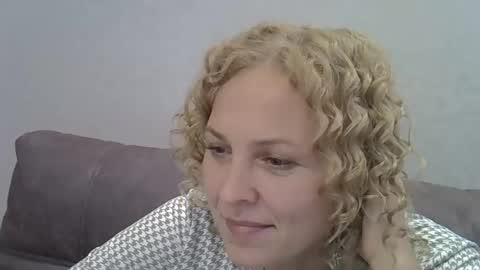 Snapshot of gessy_vellian8 chatting on 10/21/25, 02:18 gessy_vellian8 online show from 10/21/25, 02:18