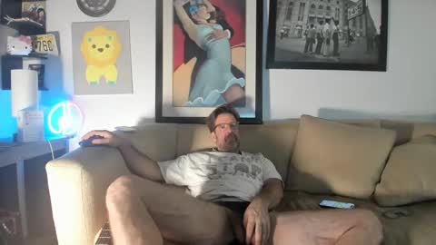 Snapshot of getsnatty chatting on 11/12/25, 04:35 GetsNatty online show from 11/12/25, 04:35
