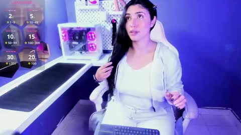 Danna Astrom online show from 11/12/25, 12:22