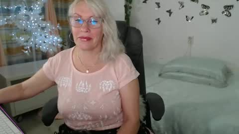 Snapshot of ghertrudequeen chatting on 06/19/26, 04:17 Ghertrudequeen online show from 06/19/26, 04:17