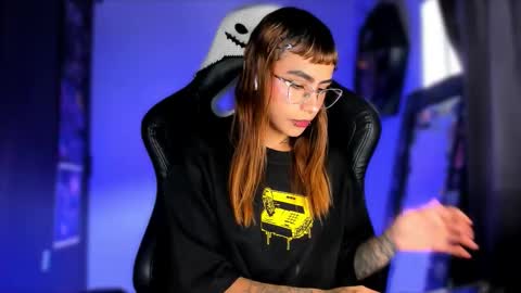 Snapshot of ghostlydolll chatting on 09/30/25, 05:40 Sara online show from 09/30/25, 05:40