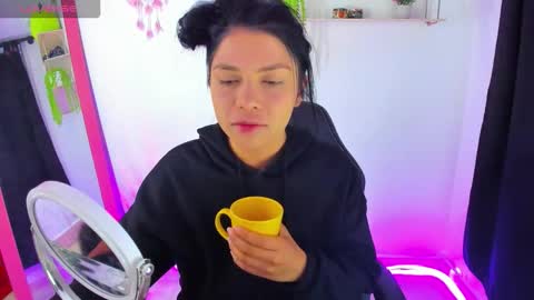 giaaaa   online show from 12/21/25, 10:28