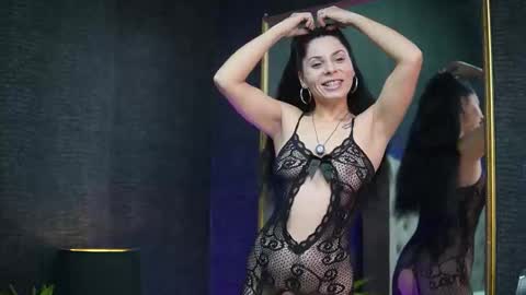  Gia  online show from 11/19/25, 08:42