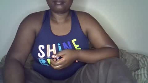 Giannah online show from 10/07/25, 01:25