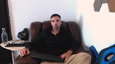 Gianni online show from 10/10/25, 10:25