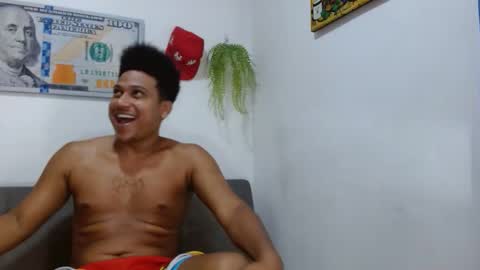 Snapshot of giant_feet chatting on 05/17/26, 04:25 BOSS online show from 05/17/26, 04:25
