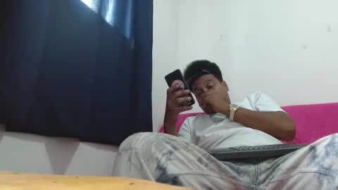 Snapshot of giant_feet chatting on 05/19/26, 06:47 BOSS online show from 05/19/26, 06:47